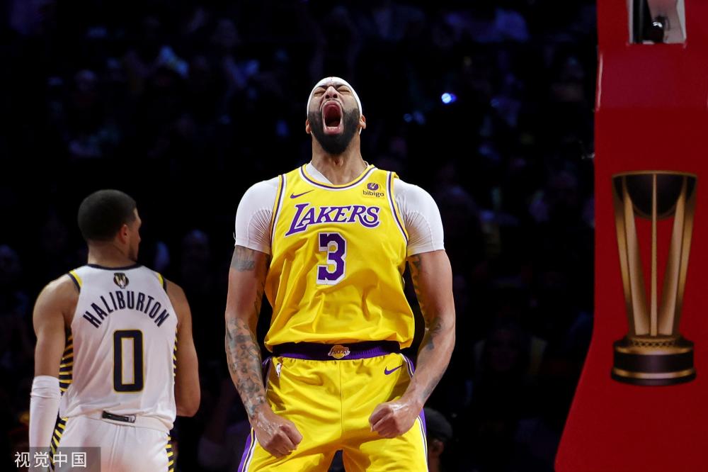 在接受采访 在接受采访